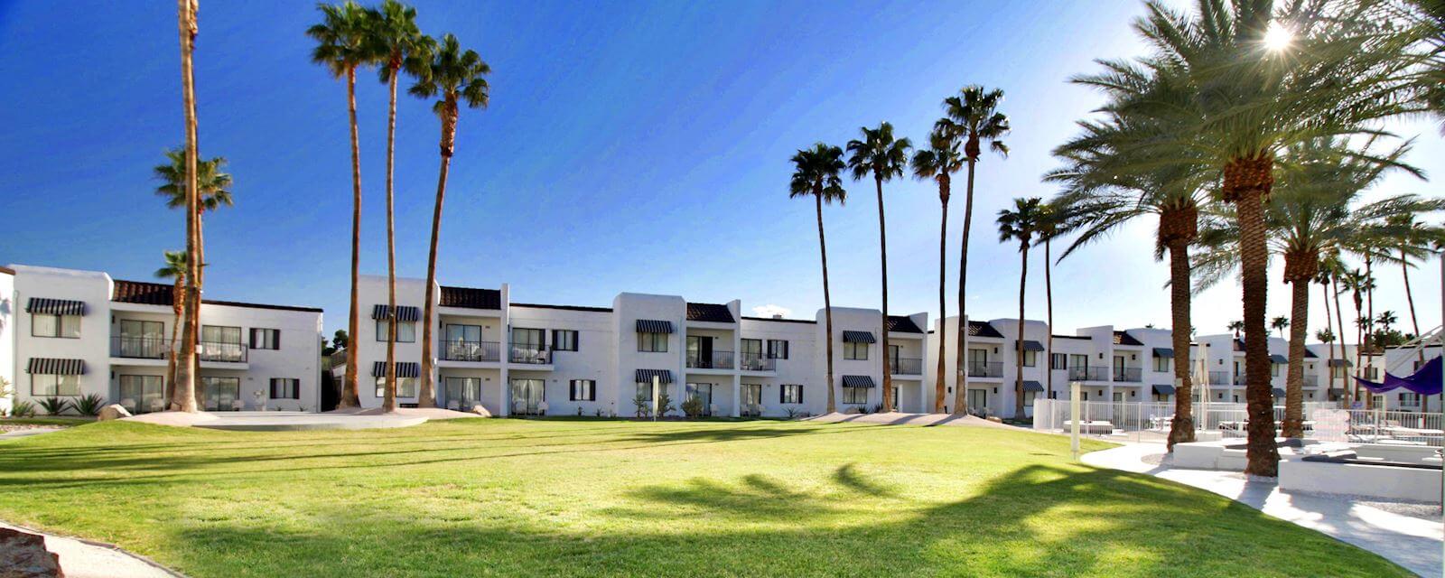 Vegas Resort with Lawn area
