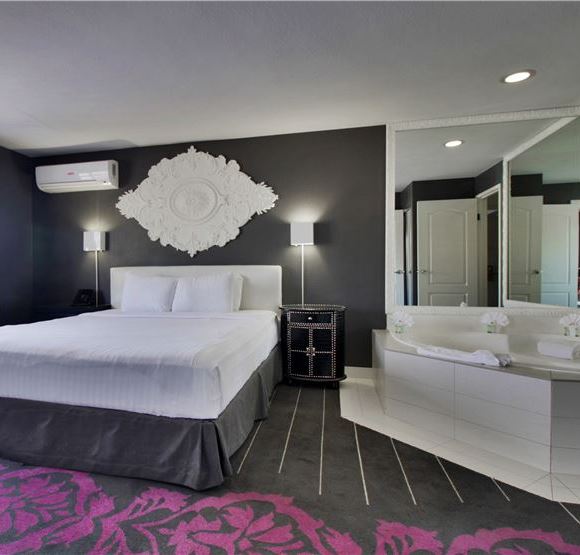 Deluxe King Soaking Tub Room in Serene Vegas, An InnPlace Resort Nevada
